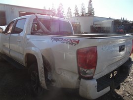 2017 Toyota Tacoma White Crew Cab 3.5L MT 4WD #Z24667
